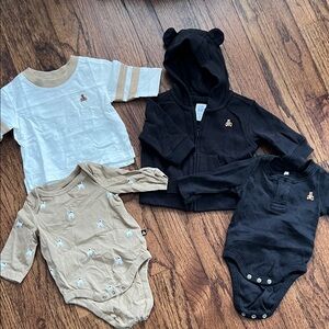 GAP White and Tan Long Sleeve Tee with Dog Design